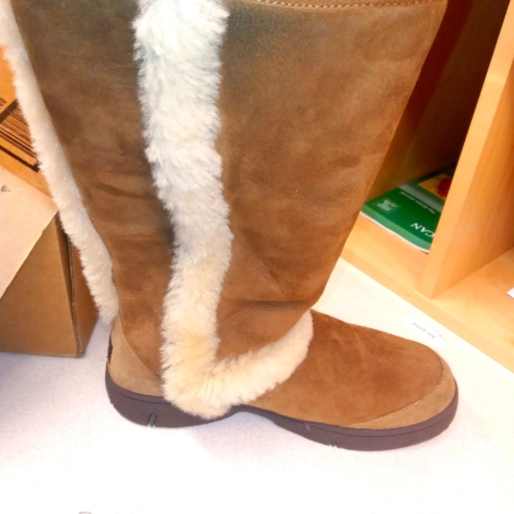 Uggs women tall size 11 us